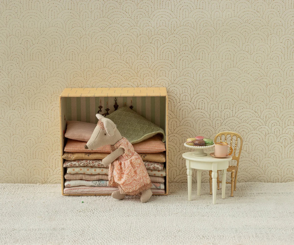 Mouse Vintage Side Table – Shop The Carousel